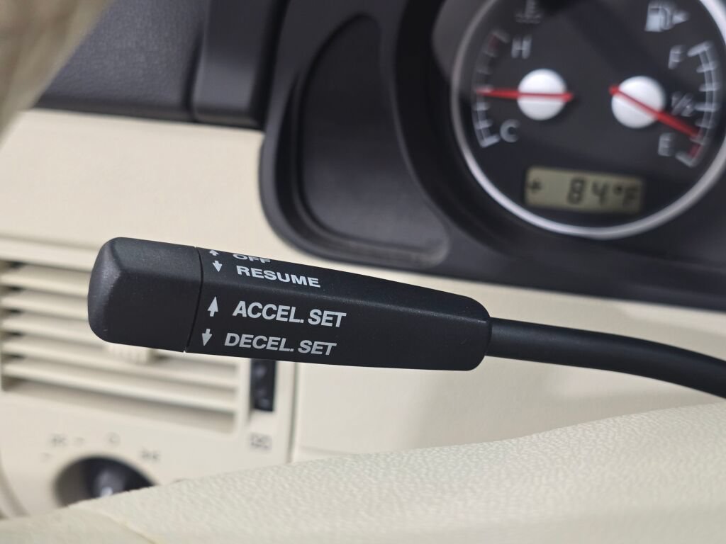 Used 2005 Chrysler Crossfire Limited RWD image 74