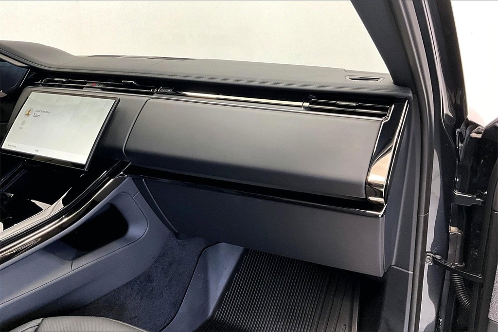 Used 2025 Land Rover Range Rover Sport SE image 16