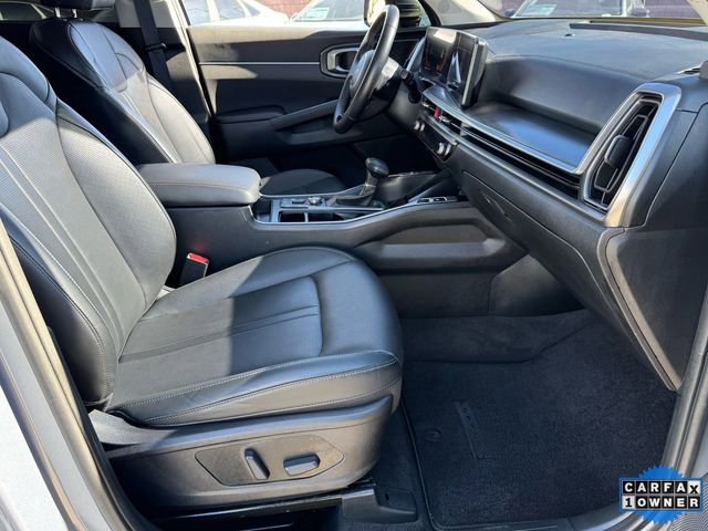 Used 2024 Kia Sorento EX w/ Panoramic Sunroof Package image 17