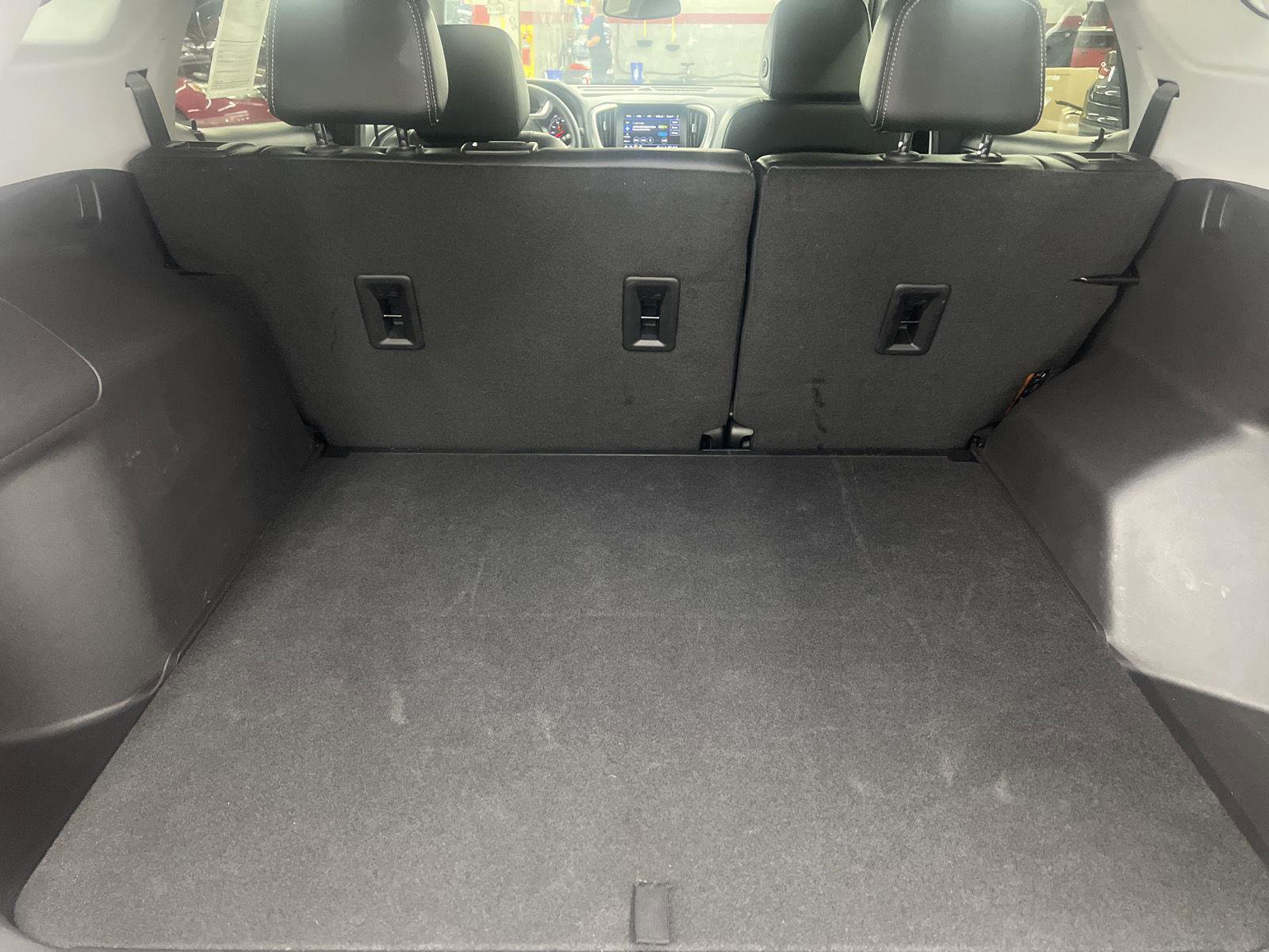 Used 2024 GMC Terrain SLT image 7