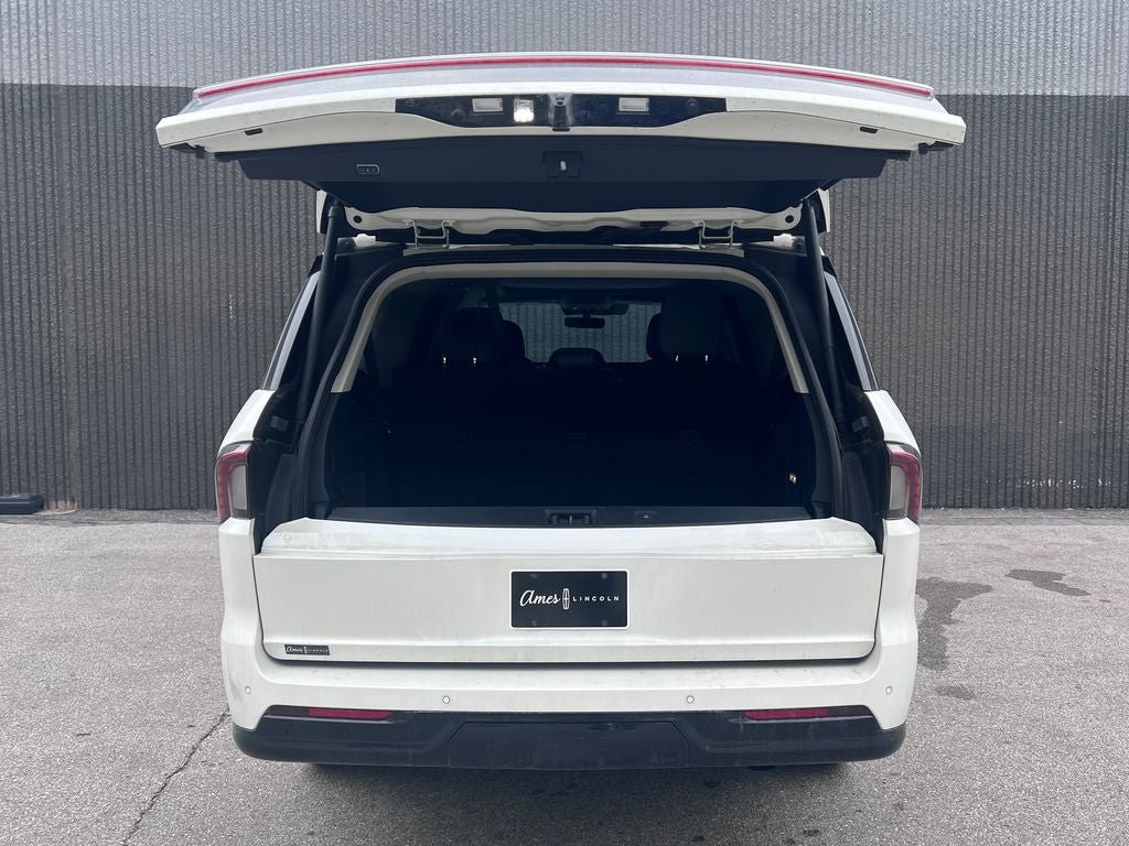 Used 2025 Lincoln Navigator L Reserve AWD/4WD image 18
