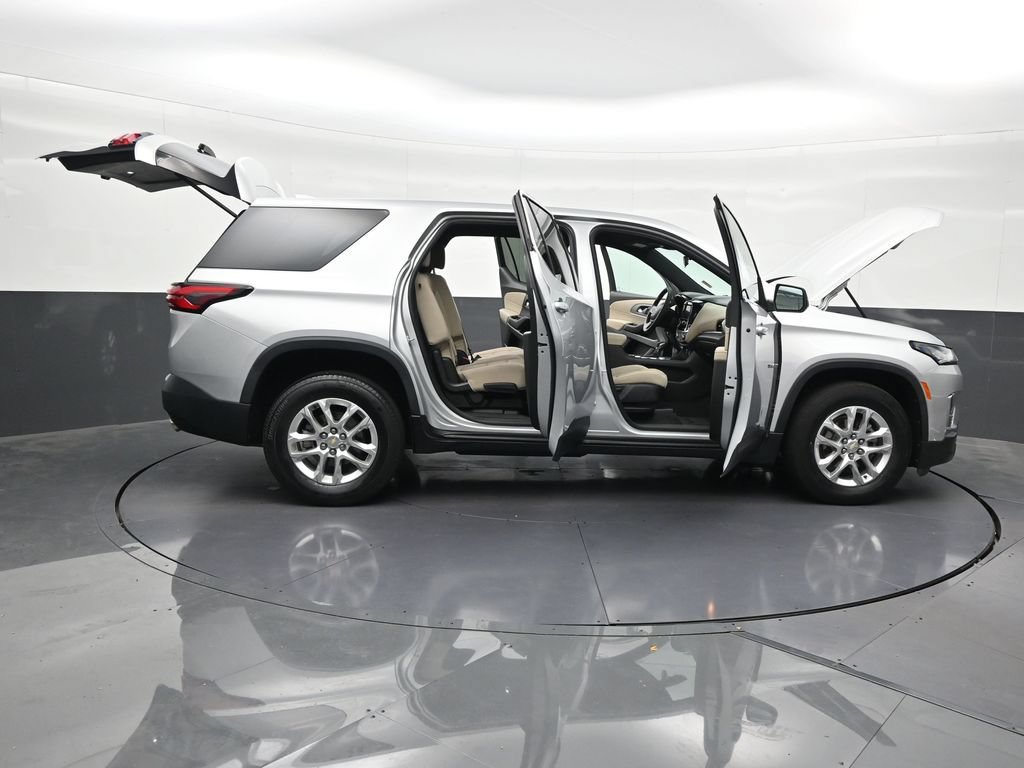 Used 2022 Chevrolet Traverse LS FWD image 39