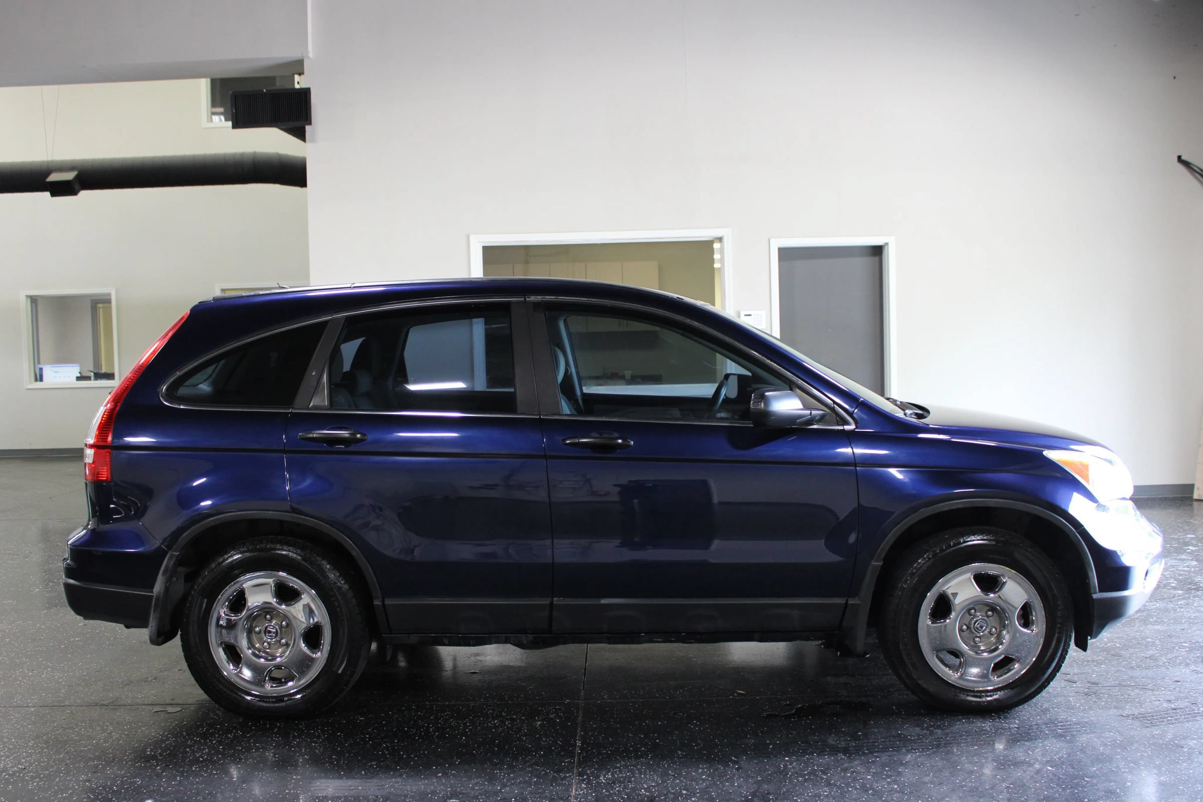 Used 2011 Honda CR-V LX image 3