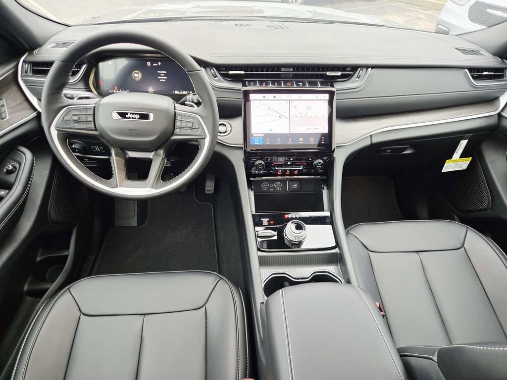 New 2025 Jeep Grand Cherokee L Limited AWD/4WD image 10