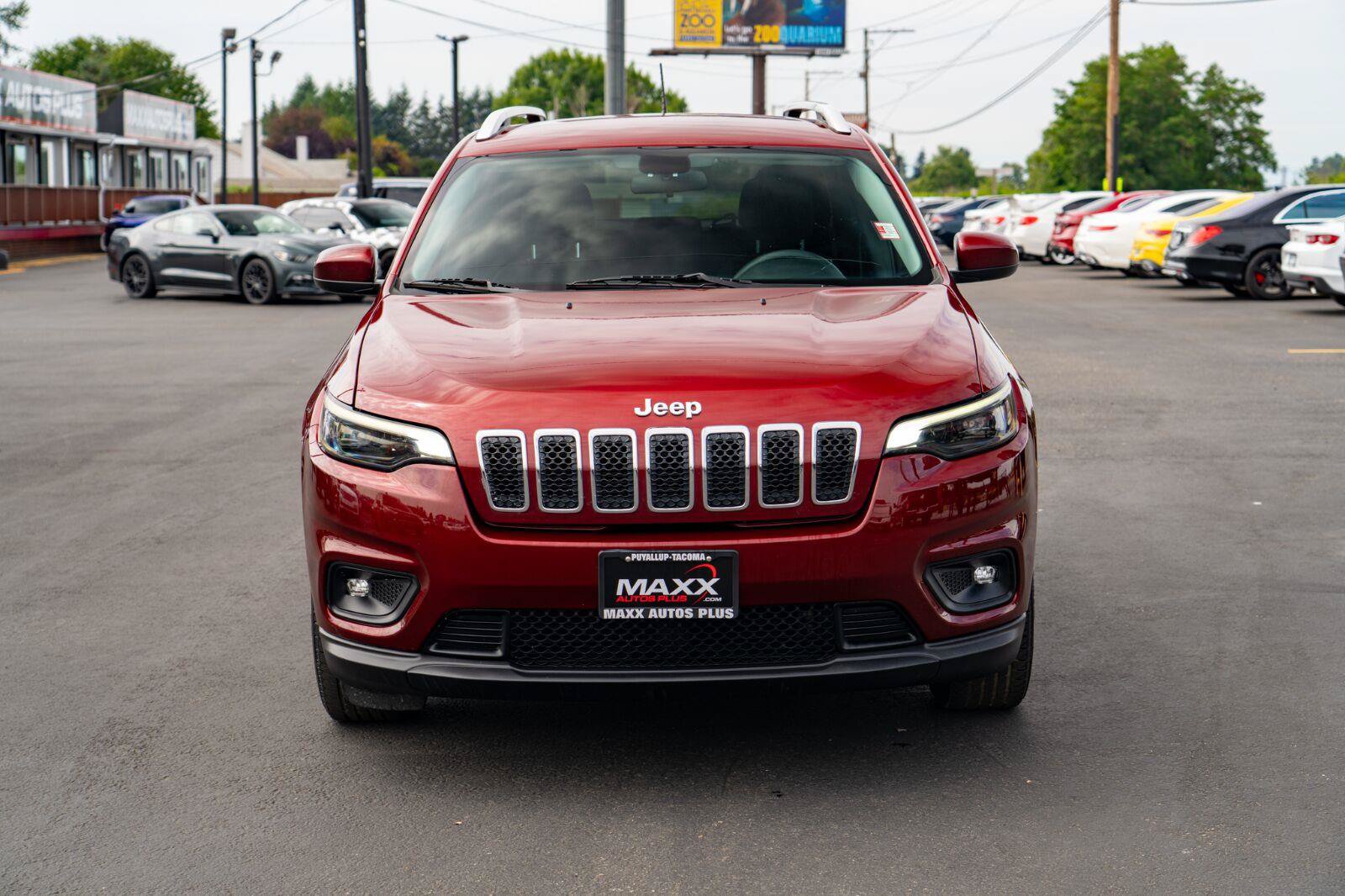 Used 2019 Jeep Cherokee Latitude w/ Popular Appearance Group FWD image 3
