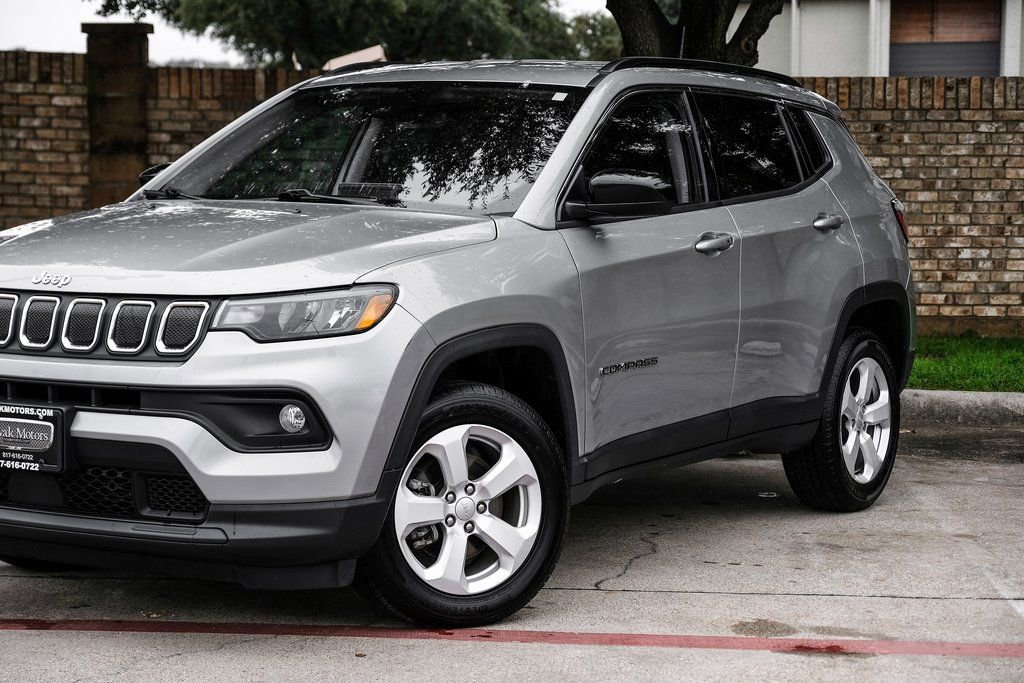 Used 2022 Jeep Compass Latitude image 13