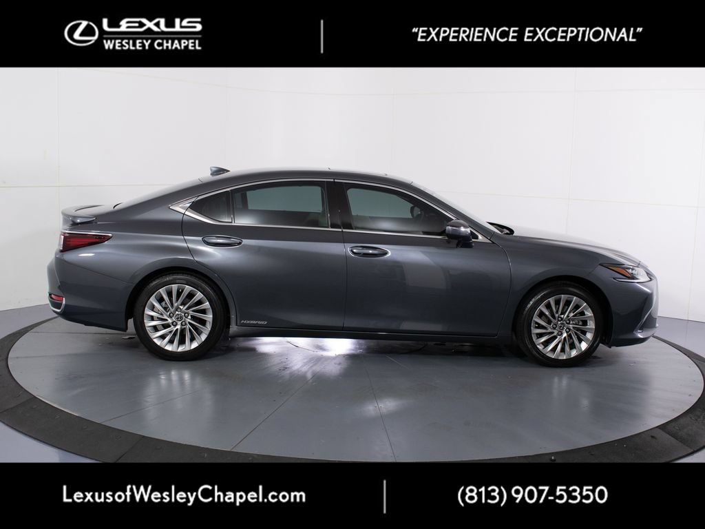 Certified 2022 Lexus ES 300h Ultra Luxury w/ Accessory Package 2 FWD image 2