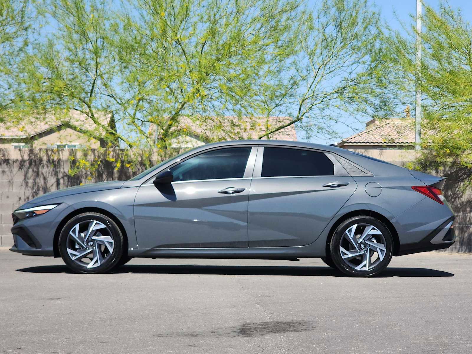 Used 2025 Hyundai Elantra Sport image 25