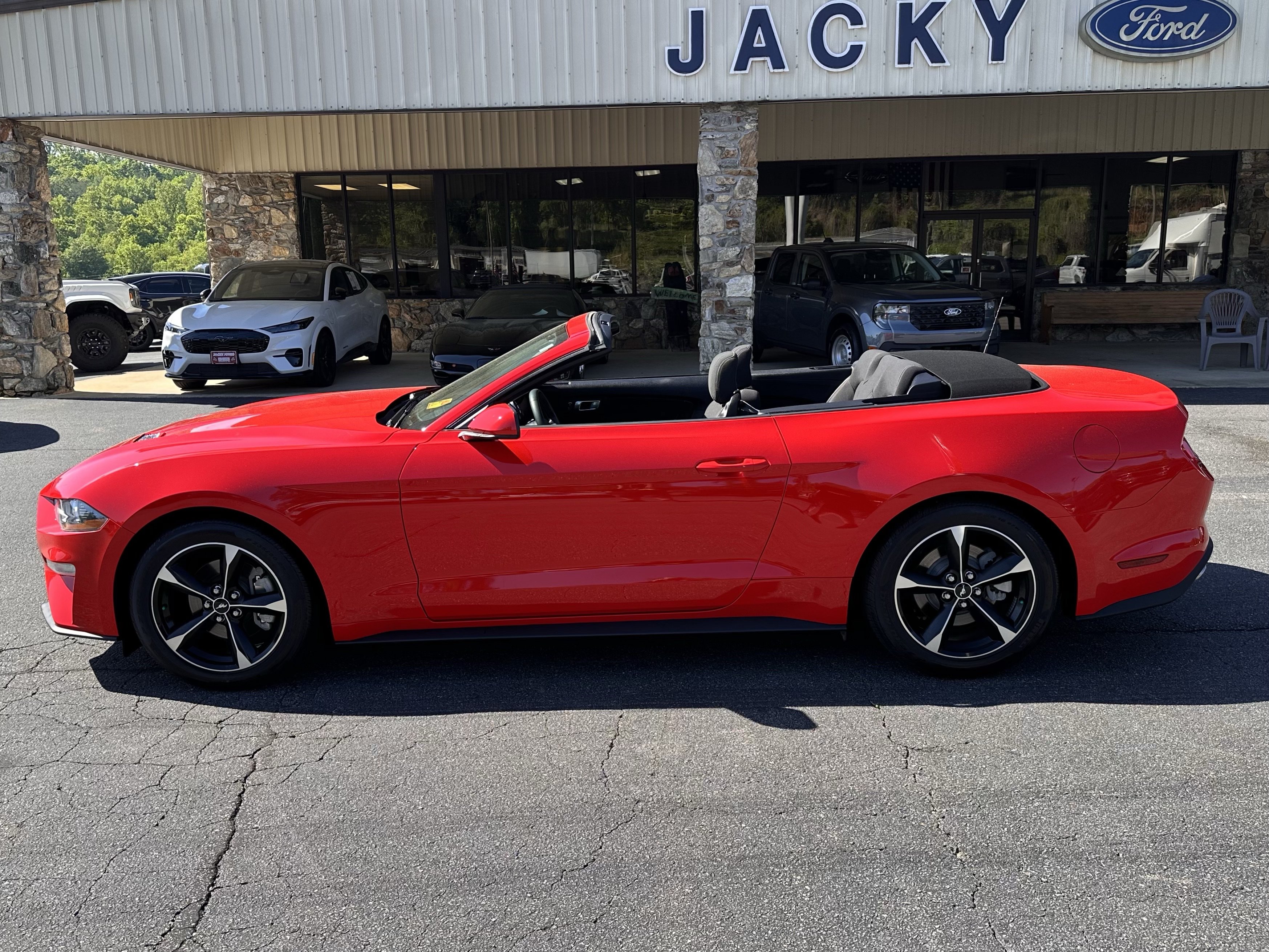 Used 2018 Ford Mustang Convertible RWD image 16