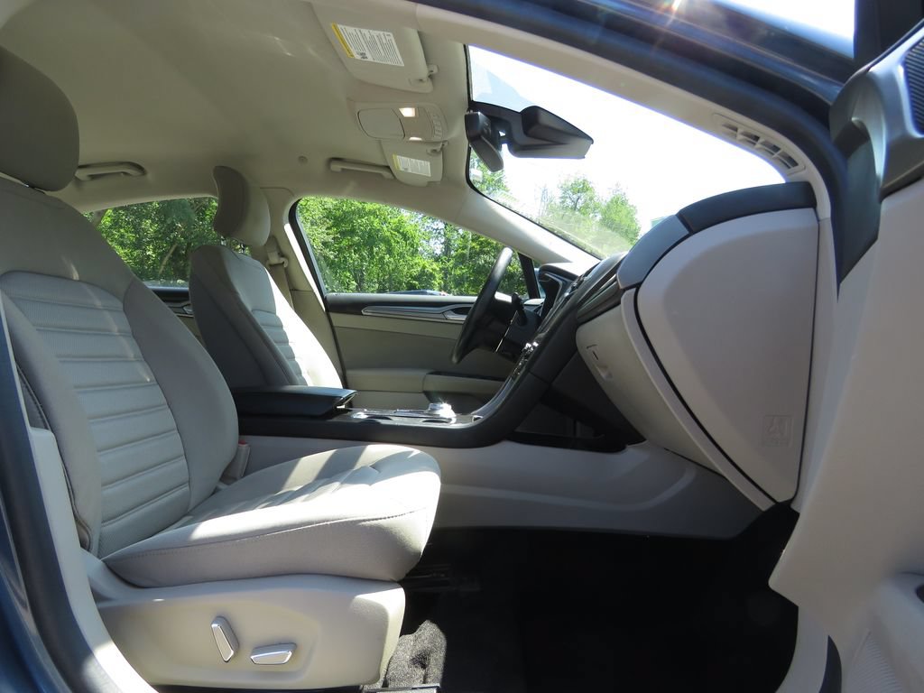 Used 2019 Ford Fusion SE FWD image 11