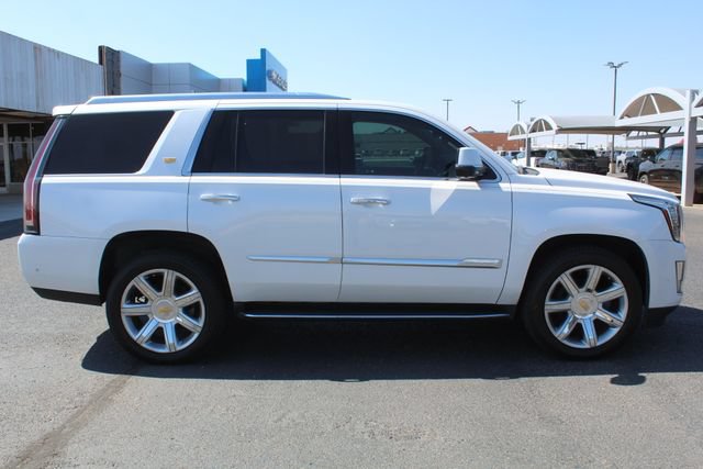 Used 2020 Cadillac Escalade Luxury RWD image 2
