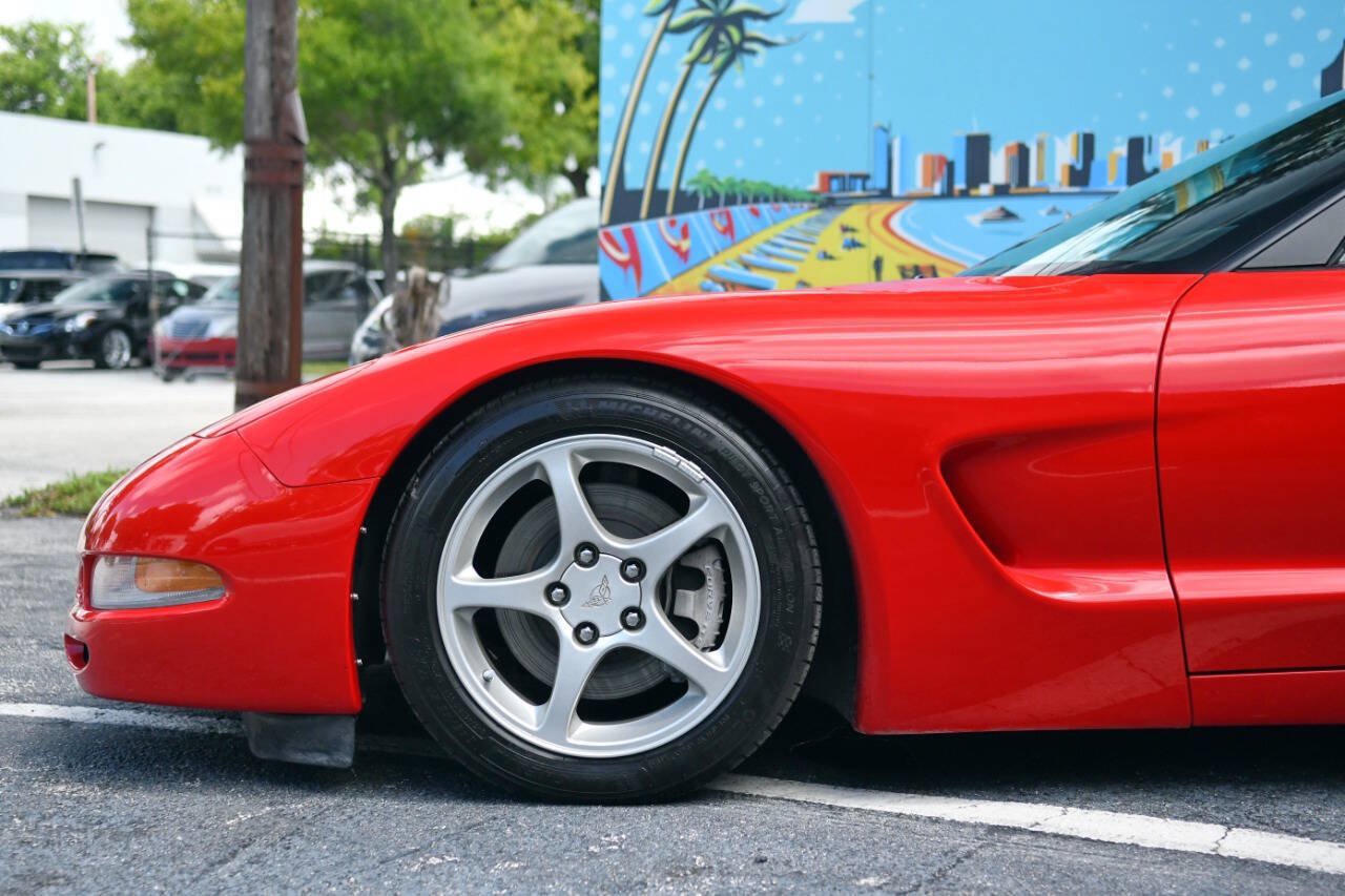 Used 2004 Chevrolet Corvette Coupe w/ Roof Package RWD image 6