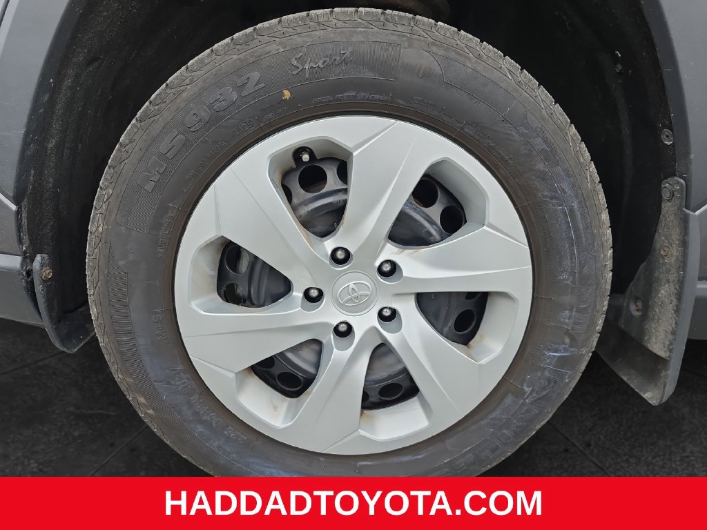 Used 2021 Toyota RAV4 LE AWD/4WD image 15