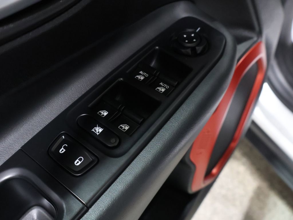 Used 2015 Jeep Renegade Trailhawk image 14