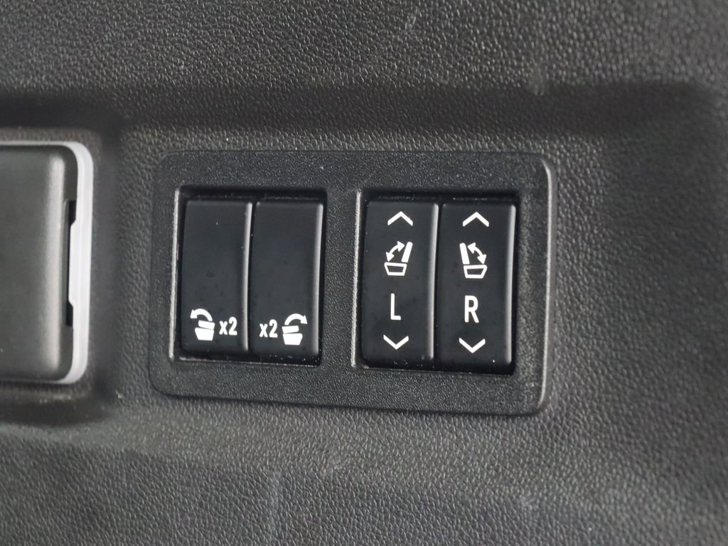 Used 2022 Chevrolet Tahoe LT w/ LT Signature Package RWD image 41