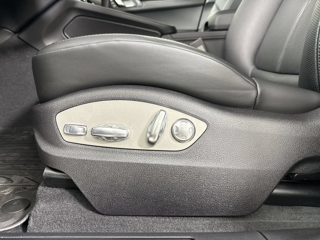 New 2026 Porsche Macan AWD/4WD image 39