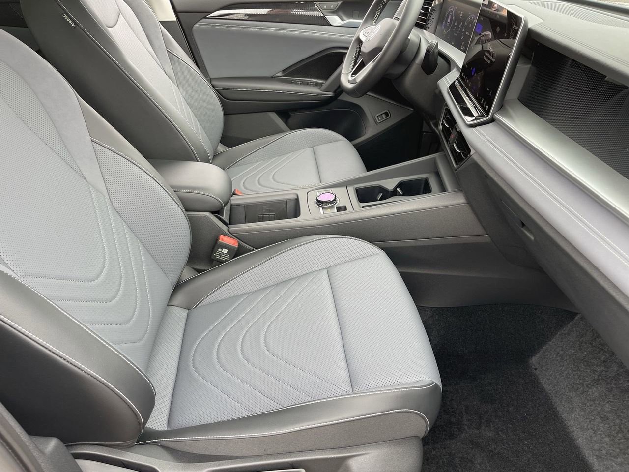 New 2026 Volkswagen Tiguan SE image 8