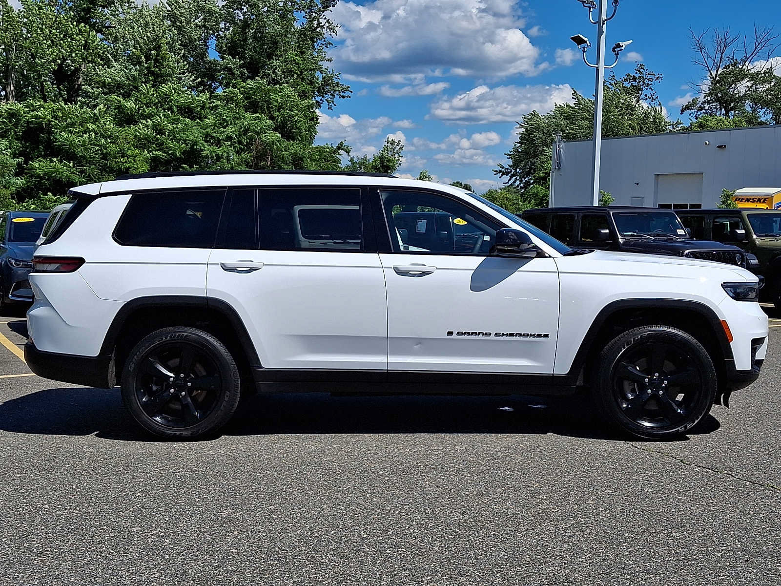 Certified 2023 Jeep Grand Cherokee L Laredo AWD/4WD image 7