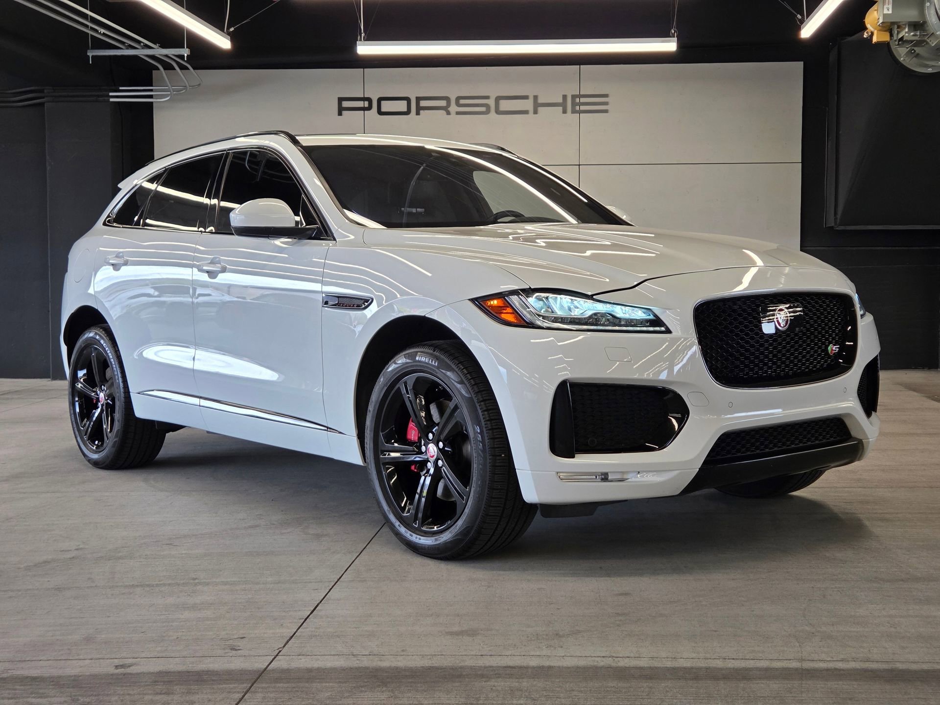 Used 2019 Jaguar F-PACE S image 31