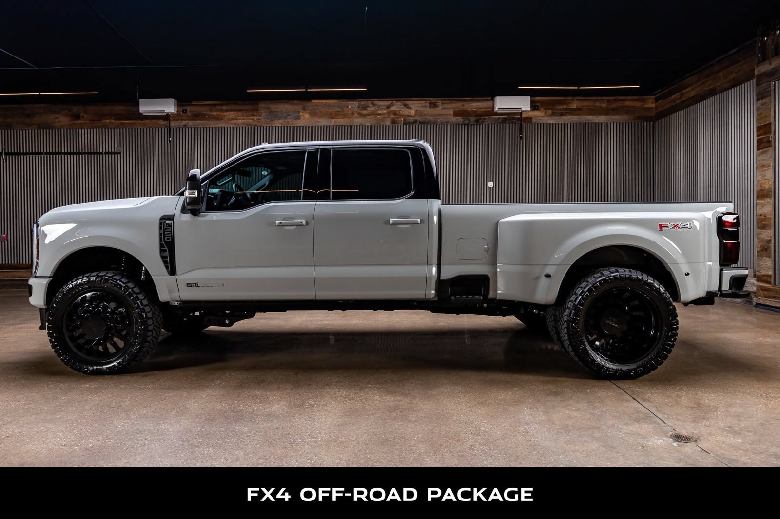 Used 2026 Ford F350 Platinum w/ FX4 Off-Road Package AWD/4WD image 6