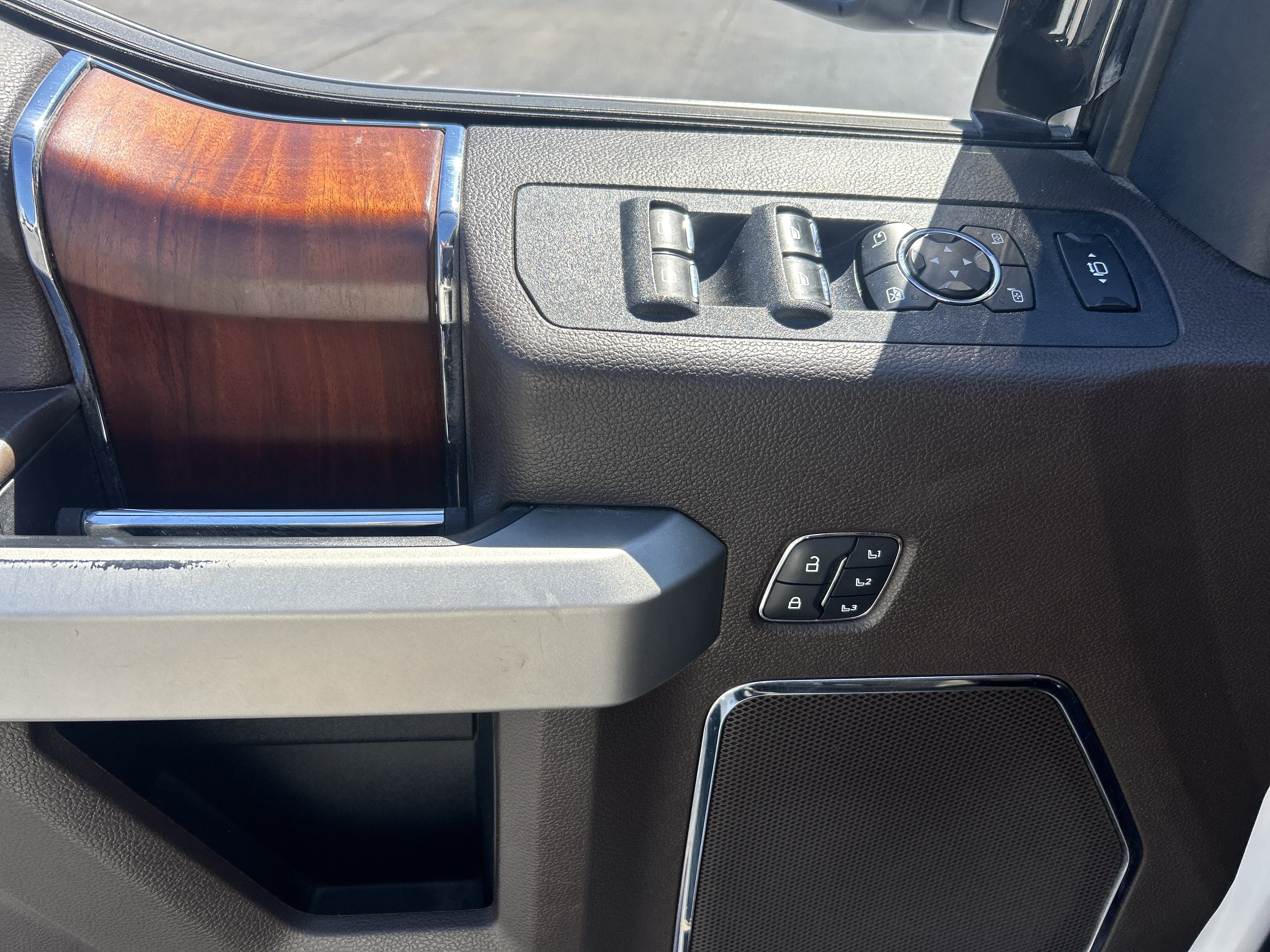 Used 2021 Ford F350 King Ranch w/ King Ranch Ultimate Package AWD/4WD image 18