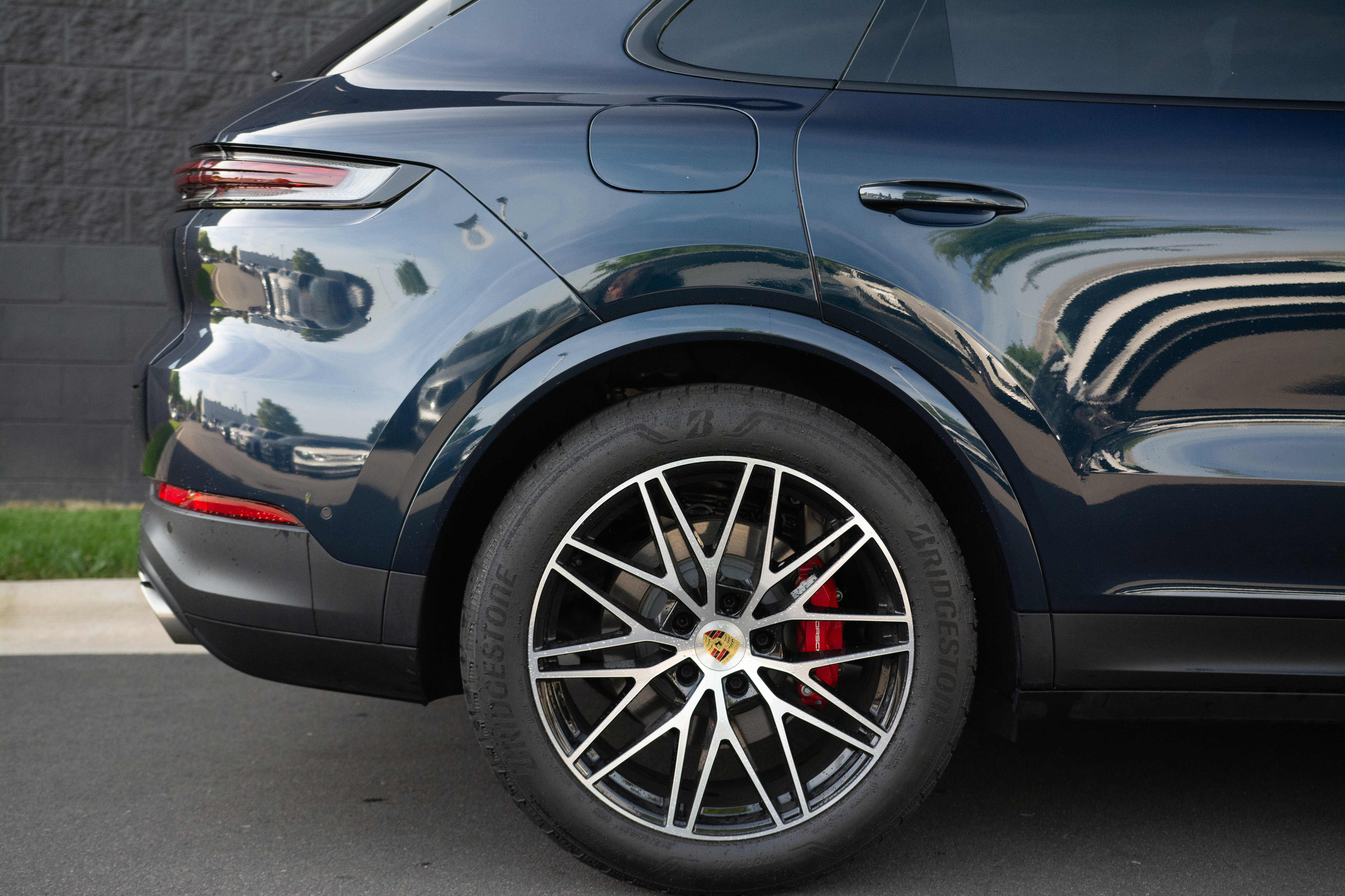 Certified 2025 Porsche Cayenne E-Hybrid image 38