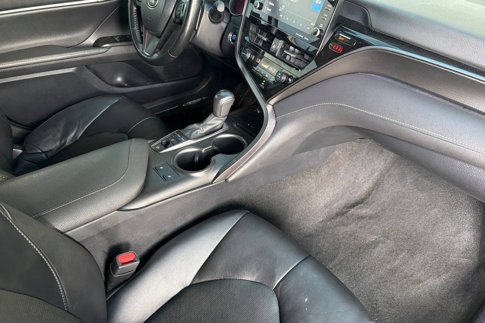Used 2023 Toyota Camry XSE FWD image 15