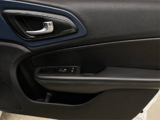 Used 2015 Chrysler 200 S FWD image 26