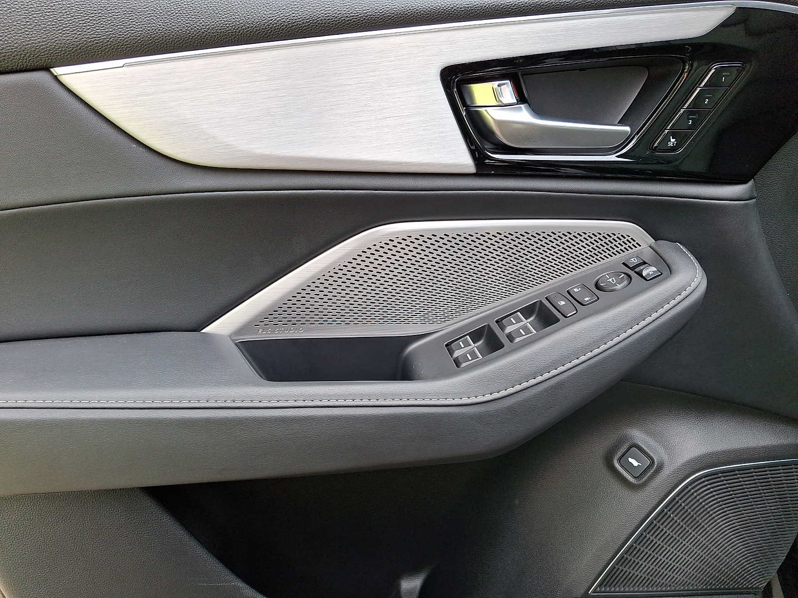 Used 2024 Acura MDX w/ Technology Package AWD/4WD image 9