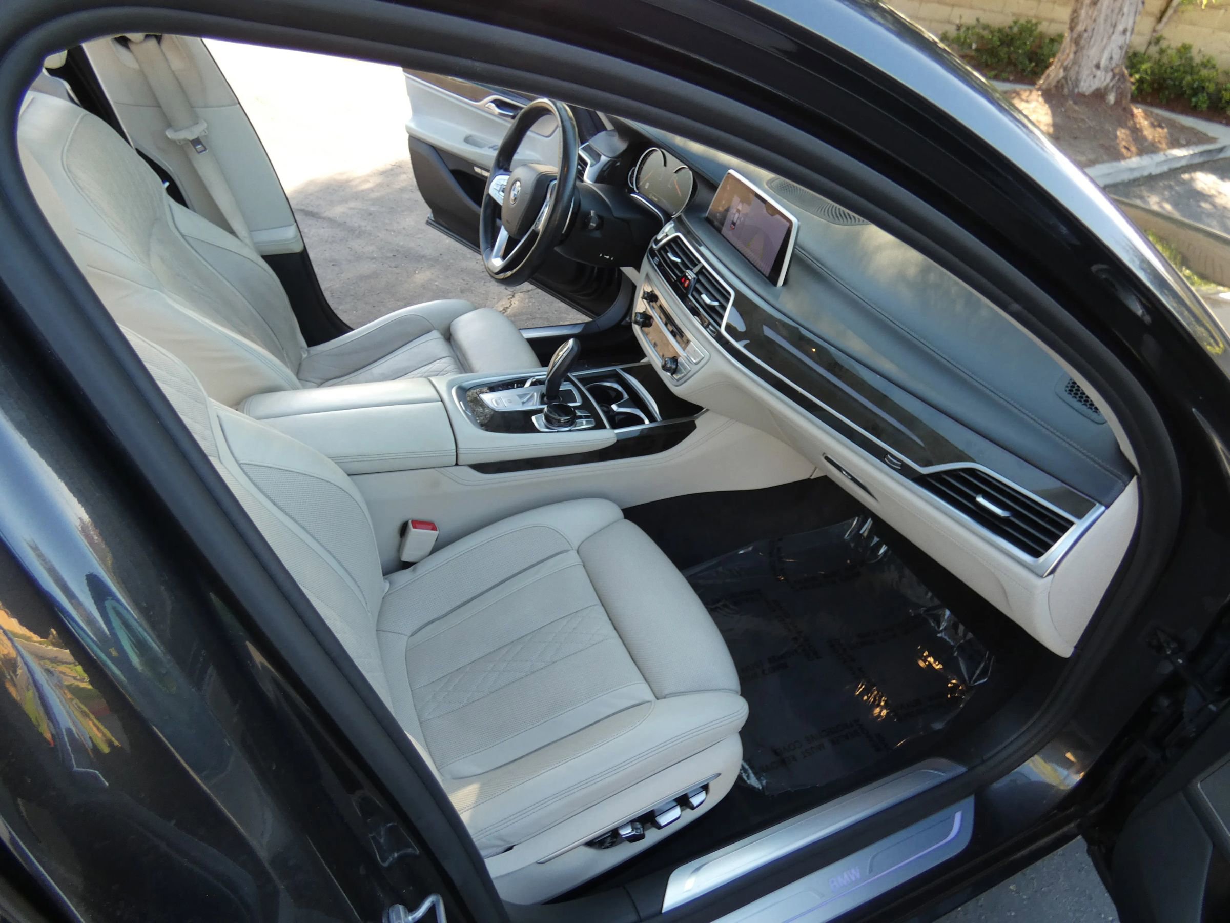 Used 2016 BMW 750i xDrive image 21