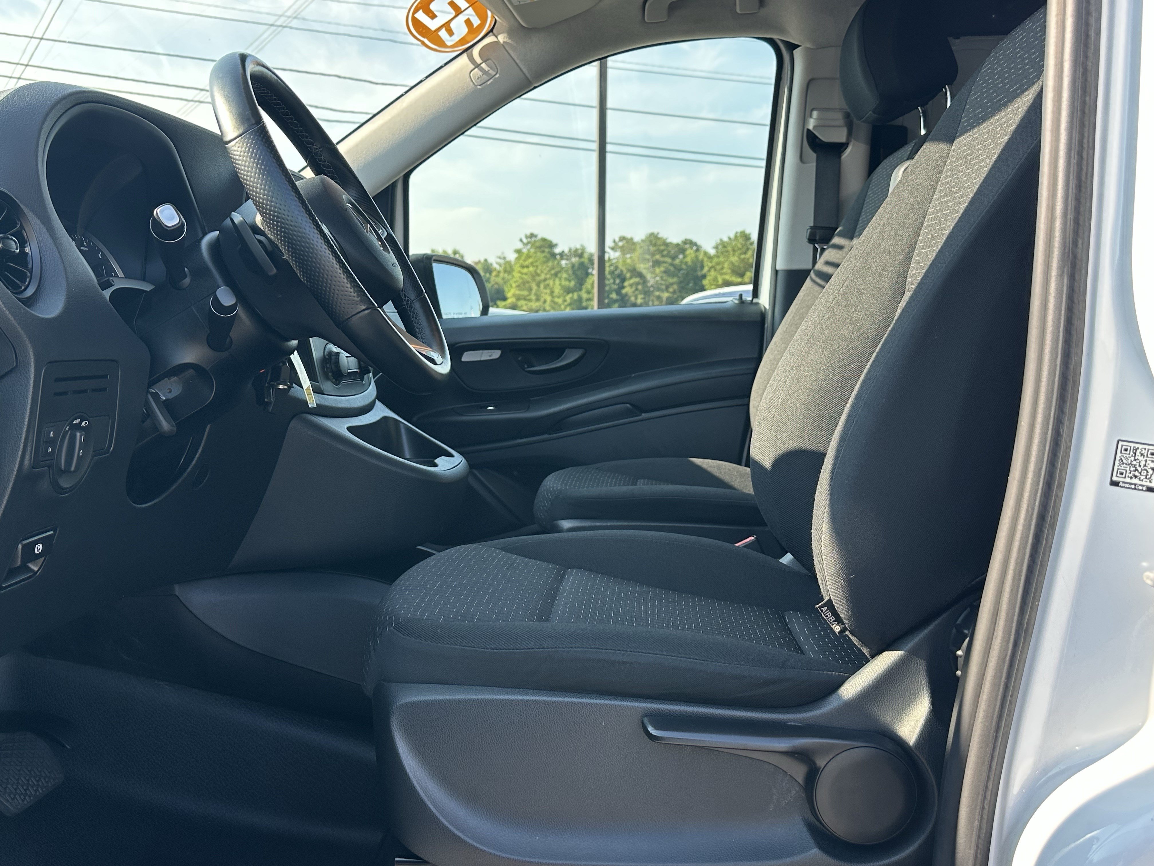 Used 2022 Mercedes-Benz Metris image 9