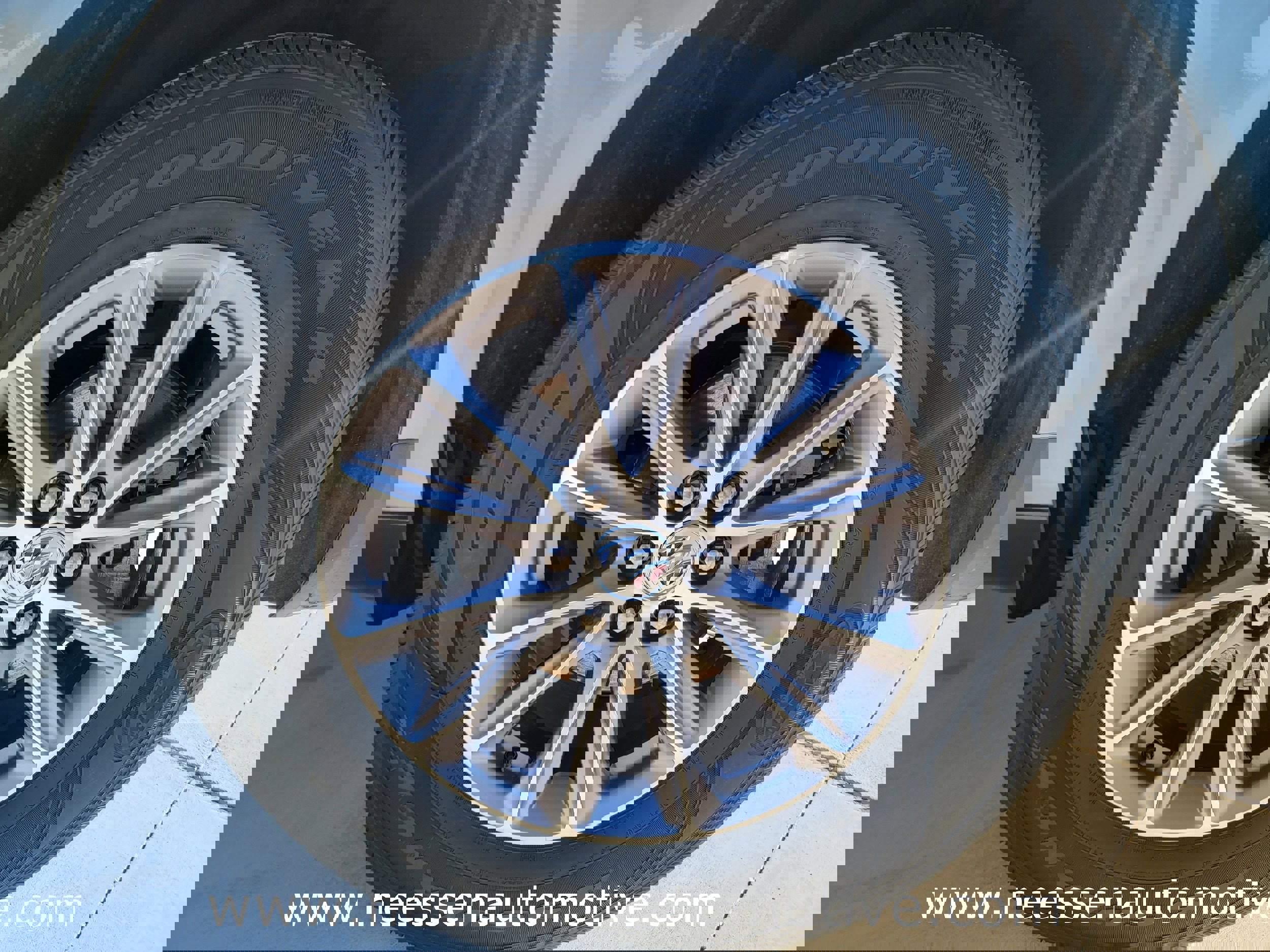 Used 2023 Buick Enclave Essence image 32