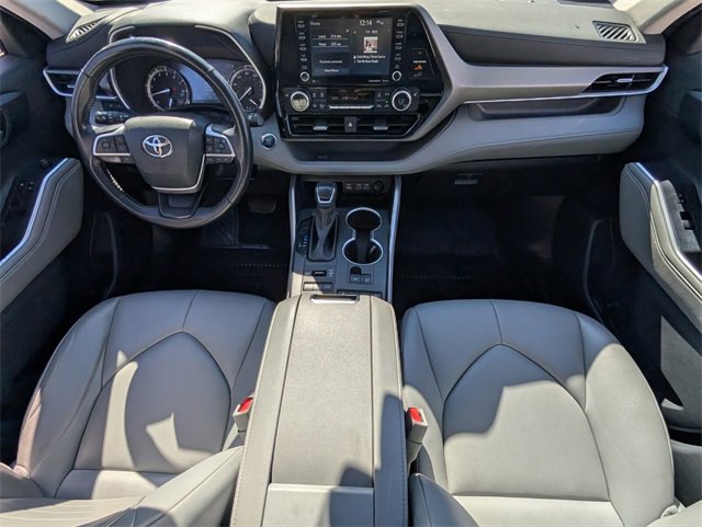 Used 2022 Toyota Highlander XLE image 9