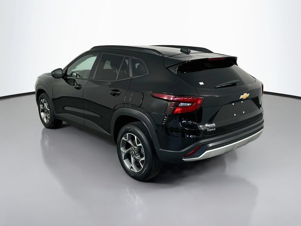 Used 2025 Chevrolet Trax LT w/ LT Convenience Package FWD image 5