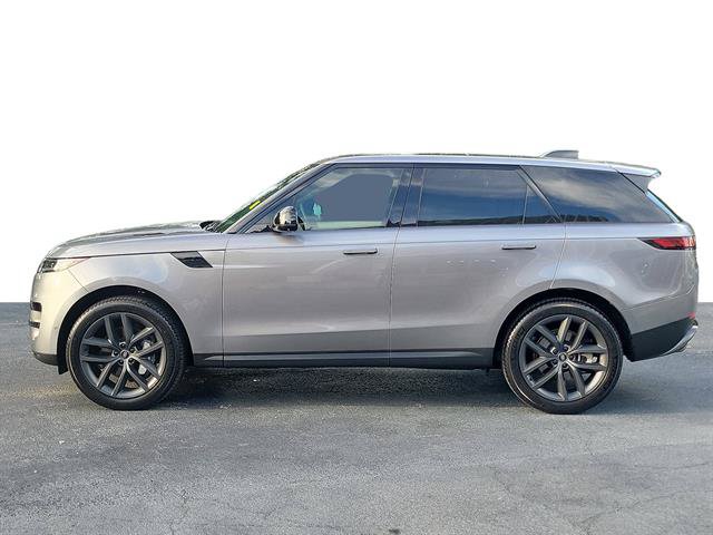 Used 2025 Land Rover Range Rover Sport SE AWD/4WD image 2