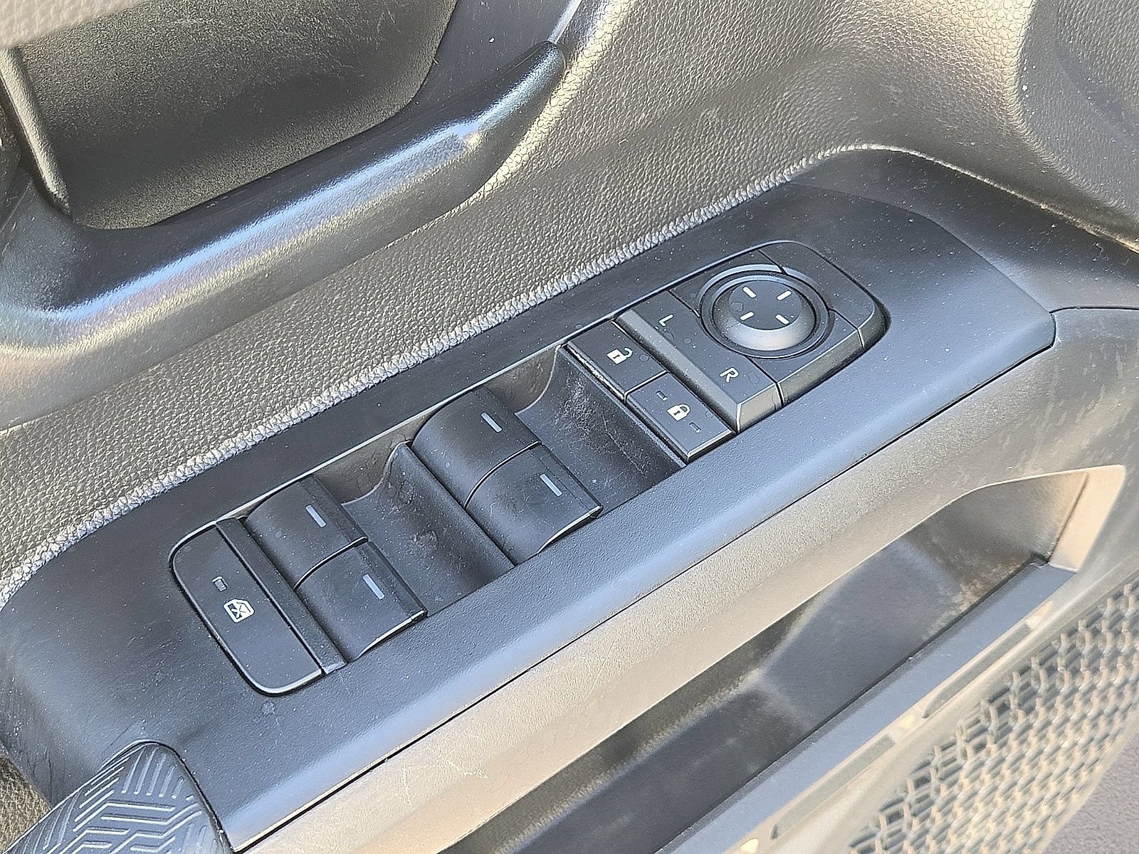 Used 2025 Toyota Tacoma SR AWD/4WD image 19