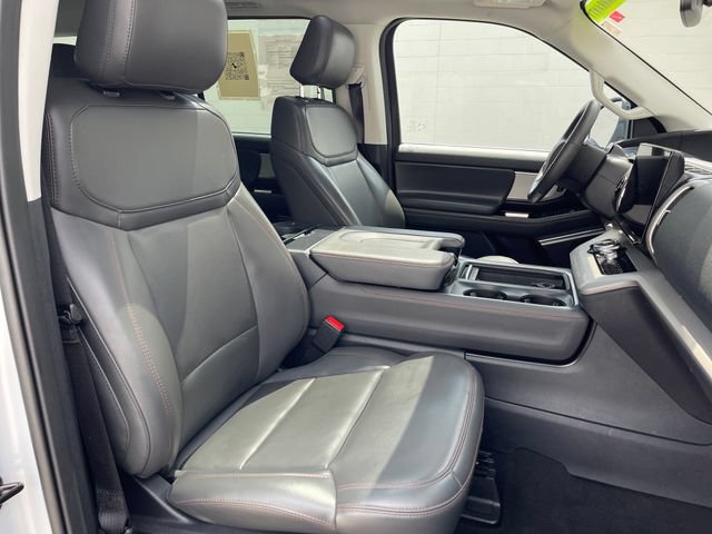 Used 2025 Ford Expedition Active AWD/4WD image 41