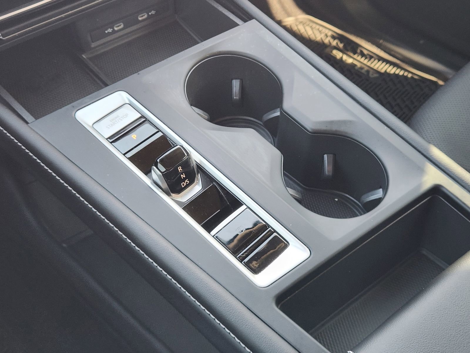 Used 2024 Volkswagen Atlas SE image 19