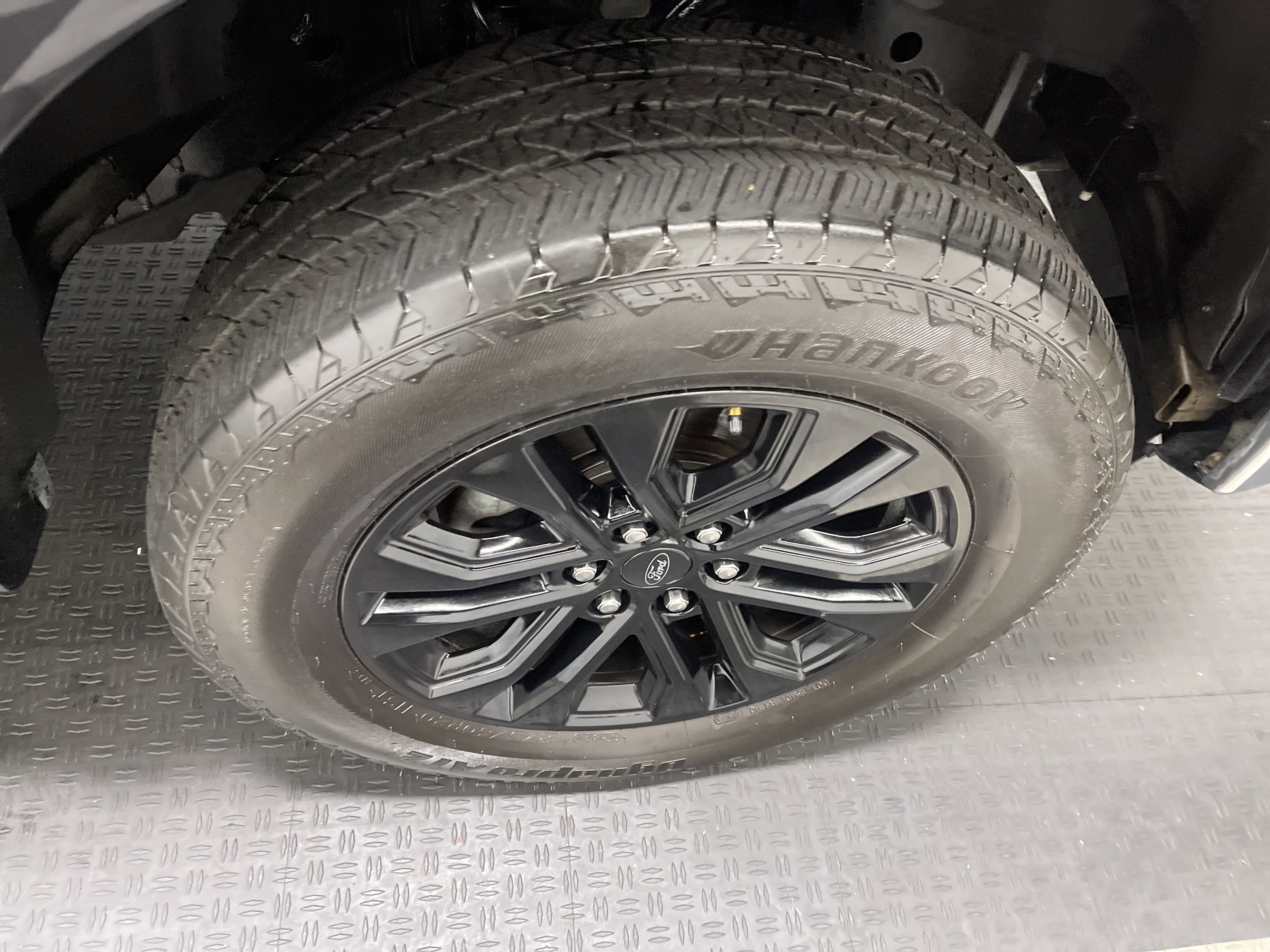 Used 2016 Ford F150 Lariat w/ Equipment Group 502A Luxury AWD/4WD image 27