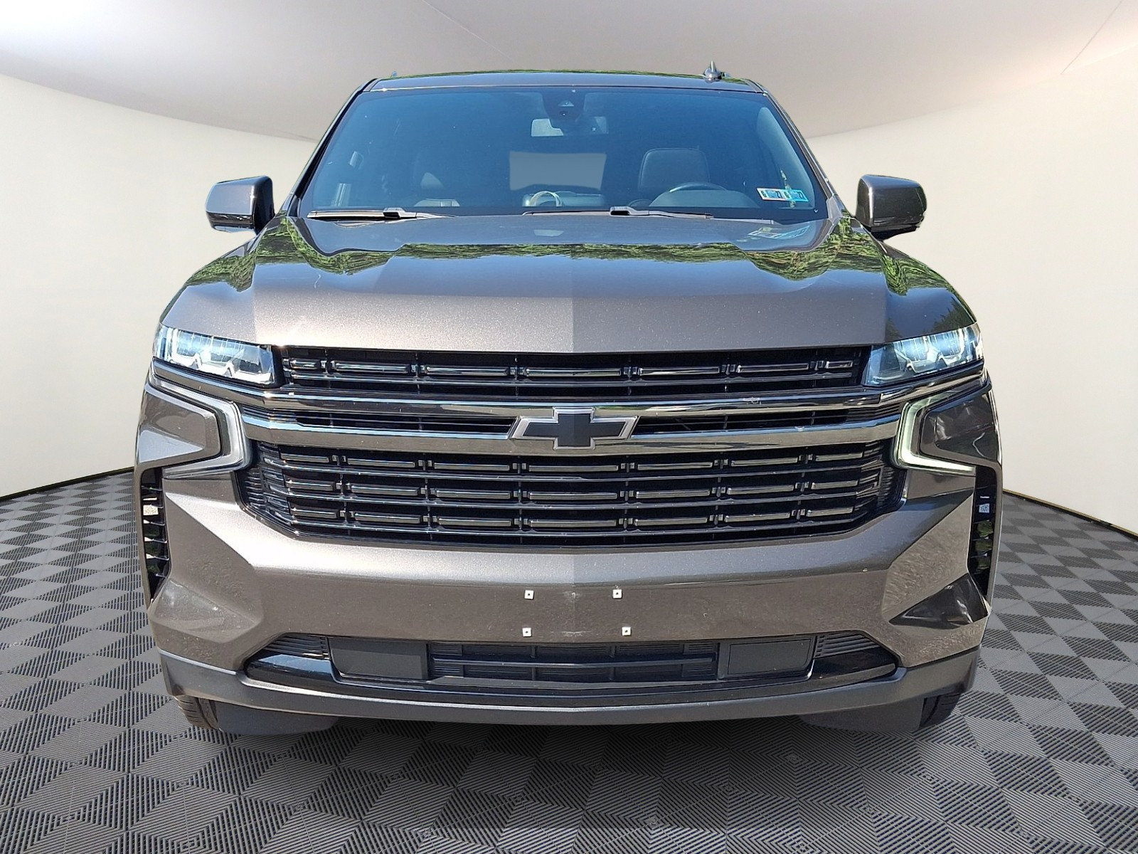 Used 2021 Chevrolet Suburban RST w/ Max Trailering Package AWD/4WD image 2