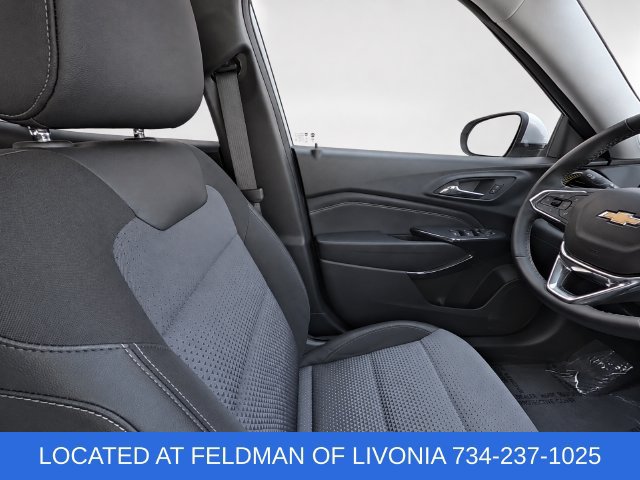 Used 2025 Chevrolet Trax LT w/ Driver Confidence Package FWD image 14