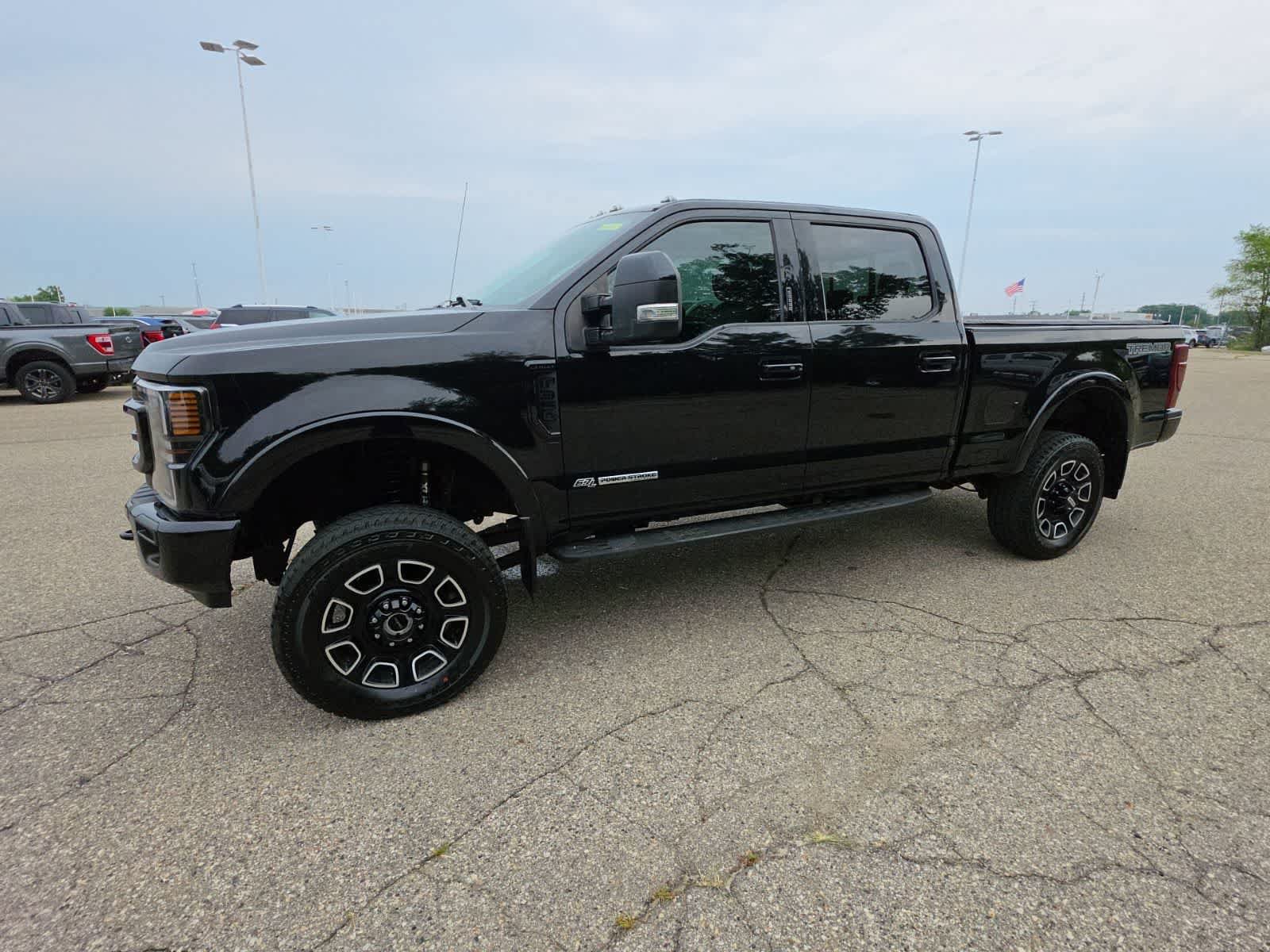 Used 2020 Ford F350 Lariat w/ Tremor Off-Road Package AWD/4WD image 18