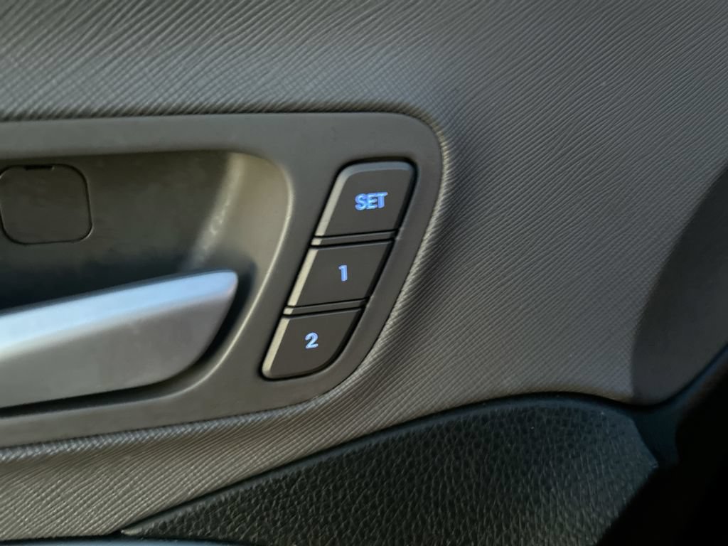 Used 2018 Hyundai Santa Fe Sport w/ 2.4L Tech Package 04 AWD/4WD image 13
