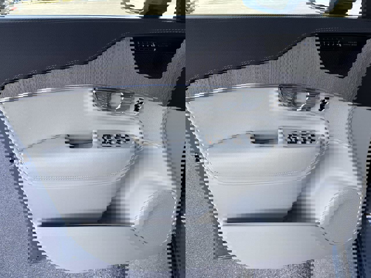 Used 2023 Volvo XC90 T8 Ultimate image 10