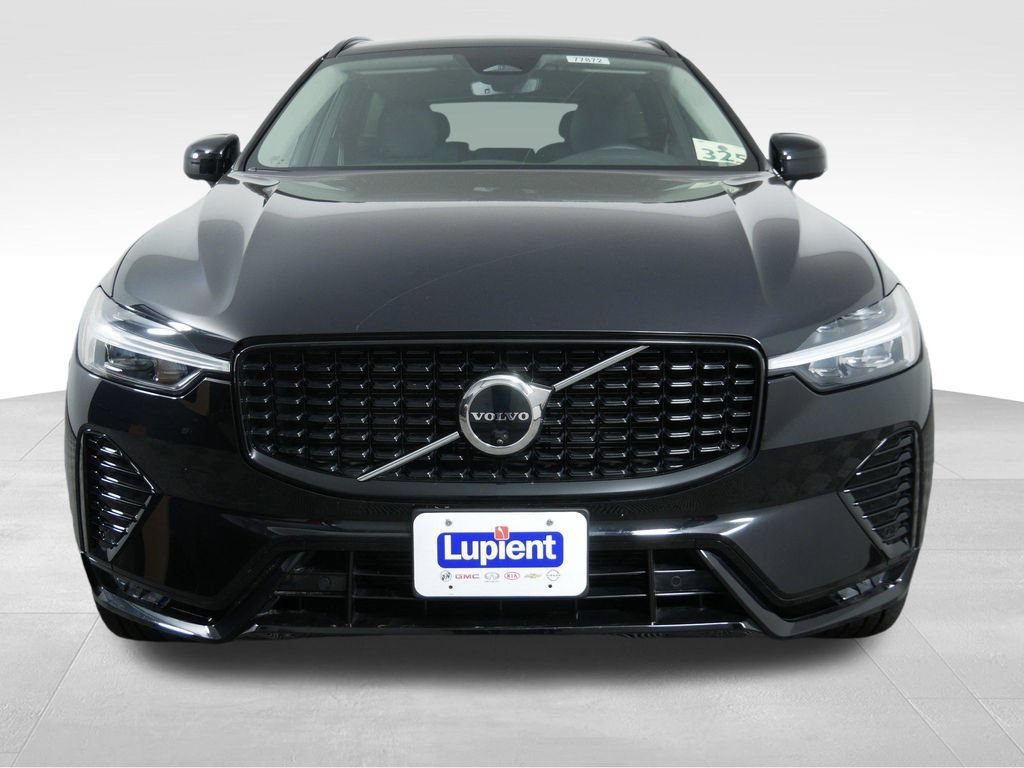 Used 2025 Volvo XC60 B5 Plus AWD/4WD image 3