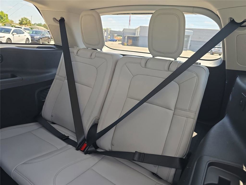 New 2026 Lincoln Aviator Reserve image 9