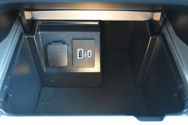 Used 2022 Ford Explorer XLT w/ Equipment Group 202A image 29