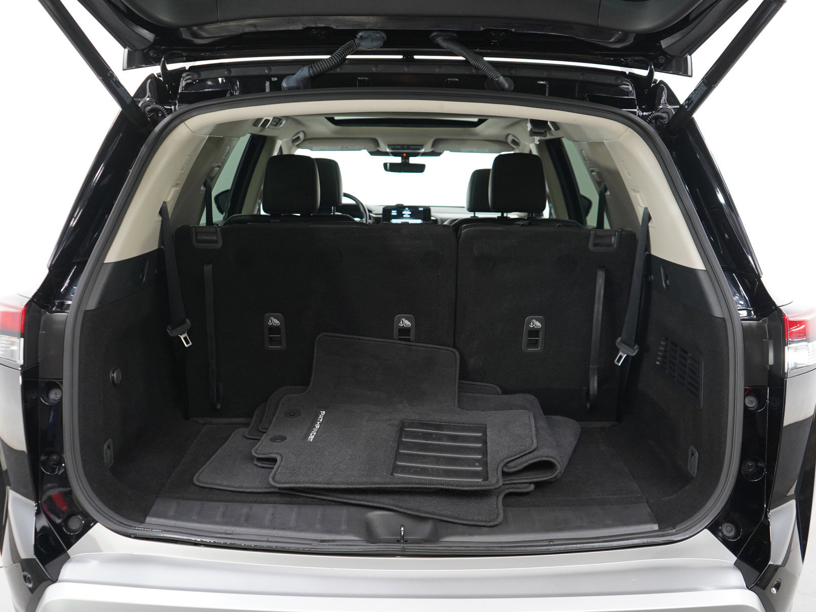 Used 2023 Nissan Pathfinder Platinum image 18