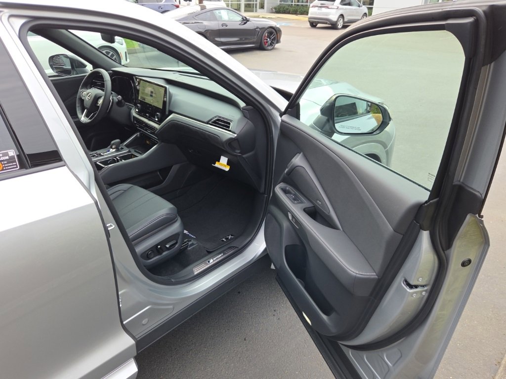 New 2026 Lexus TX 500h AWD image 19