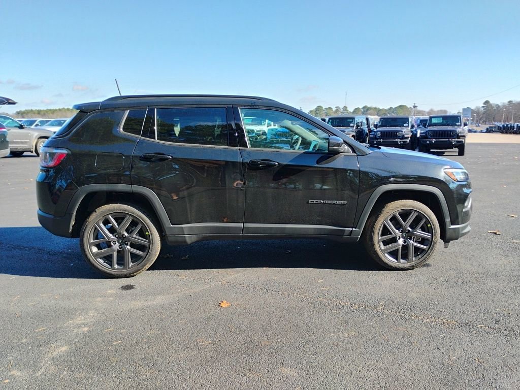 New 2026 Jeep Compass Latitude image 4